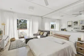 Top floor studio - The Perfect Couples Retreat.  Walk to beach. - Image 3