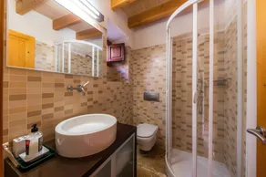 Casa vacanze 'Town House Esglesia 10' con terrazza privata, Wi-Fi e aria condizionata - Image 3