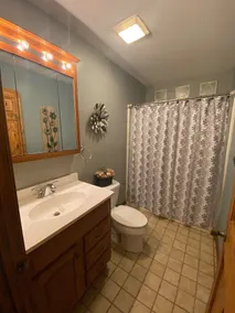 10 Mins to Downtown, Hot-Tub, Pet friendly, Covered Porch, Firepit, 2400 sq ft - Image 5