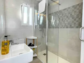 Apartamento excepcional,piscina y 100m de la playa, parking gratis!! - Image 5