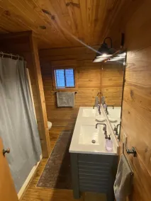 Spacious, cozy retreat on the White River, minutes from the trails and caverns. - Image 3