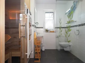 Sol, vento e \"som de ondas\" na melhor casa de férias com lareira e sauna - Image 4