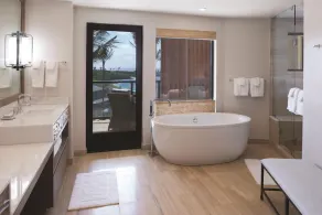 Maliula 2-Bdrm Superior,Unique Contempprary Traditional Hawaiian Interiors - Image 3