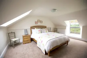 Stone Built Cottage with Large Enclosed Garden & Private Lake Area - Image 5