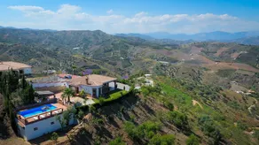 Villa med have, swimmingpool, aircondition, WIFI, smuk udsigt. - Image 3
