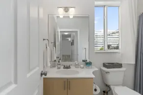 Stylish 2-Bedroom Apt, Free Parking, Walkable - Image 2
