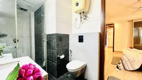 BluO 3BHK M Block Mkt - Lift, Balcony, Parking - Image 3