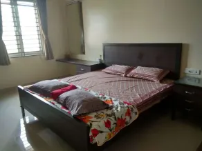 Comfortable & Spacious Home Near Airport - Image 4