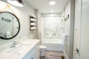 Pelican`s Perch - 1 Bed/2 Loft Lakeside Cottage! - Image 3