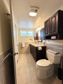 Luxury private suite in downtown Bellevue, free parking - Image 4