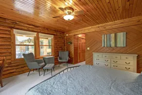 Shimmering River Retreat - Image 3