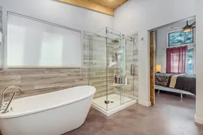 Sandy beach house property in Ottawa Valley - Image 3