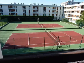 Renoveret, rolig og solrig lejlighed med stor gårdsplads og tennis-sø 5 minutter væk - Image 3