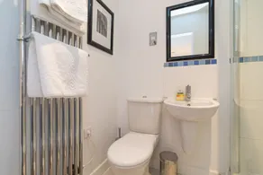 New Island 2 Bed and 2 Bath Apartment - Image 5