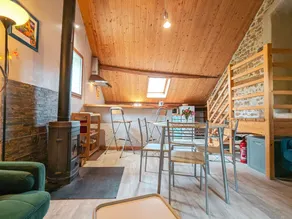 Gemütliches Ferienhaus mit beheiztem Pool, Garten & Nähe zu Sehenswürdigkeiten - Image 2