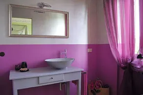 Beautiful Tuscan farmhouse in a great location near Val D'Orcia & private pool - Image 4
