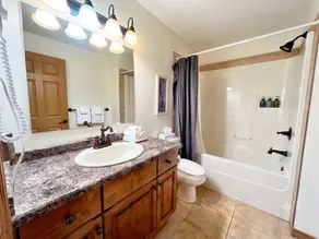 SullivanStone 34 - Golf - Ski - Hike - Chill - Private Hot Tub - Sleeps 10 - Image 4