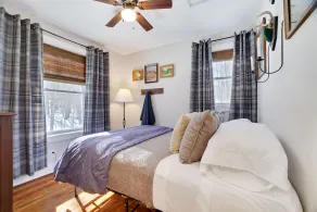 Private Charming & Cozy -Lake Front Cottage- Great for Family, Friends & Couples - Image 4