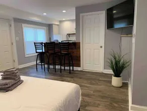✪King Bed Studio✪ in Suburbs -Perfect Long Term Stay - Image 5