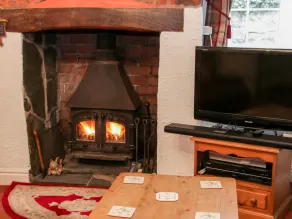BRYN CELYN, pet friendly, character holiday cottage in Trefonen - Image 2