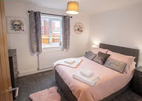 2 Bed Sleeps 4 Pet Friendly Free Parking - Image 5