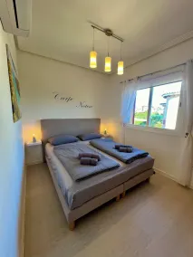 Charming vacation home for 4 people / Wifi / BBQ / large pool area - Image 5
