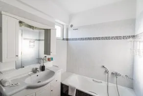 Renovated 3 bedroom apt with Acropolis View - Image 5