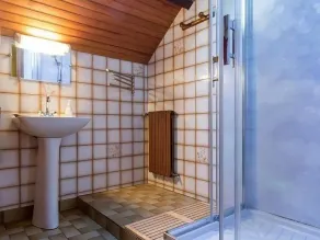 Stone House Retreat with Garden & WiFi in Tranquil Countryside - Image 4