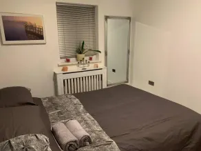 2-Bed Apartment - Sleeps 4 & Parking - Image 4