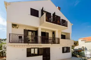 Apartments & Rooms Cina- Basic Double Room with Balcony and Side Sea View - Image 2