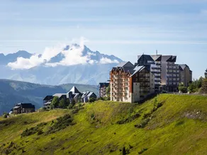 Charming Ski-in/Ski-out Apt with Balcony, Sleeps 6, Access to Spassio Spa, Close to Amenities - Image 4