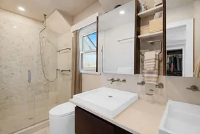 WATERFRONT TOWNHOUSE - A SLICE OF HEAVEN - Image 3