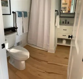 Gorgeous North Lake Leelanau Cottage. - Image 3