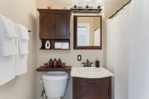 Mins to Zoo - Capitol Heights Hideaway - Image 2