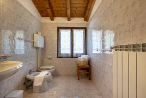 Bauernhof 'Agriturismo Val D' Egoi App 3' mit Bergblick, Gemeinschaftsgarten und WLAN - Image 3