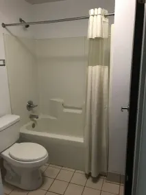 Möblierte Suite des Hotelbesitzers in Tallahassee West - Image 3
