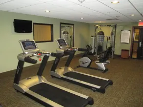 Queen Studio Suite | Free Breakfast, Pool & Gym - Image 2