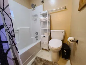 Spacious cabin with AC, private lake, hot tub, movie room - Image 3
