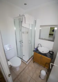 Villa Spacieuse et Moderne avec Piscine Privée, Bain à Remous et WiFi - Image 3