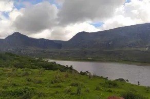 Para Quem Quer a paz Durante o dia e a Curtição da Noite na Lapinha da Serra - Image 1
