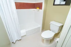 Great for Business Travelers! Pool + Gym - Image 4