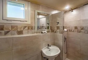 Top floor suite near to the town and close to the beach - Image 3