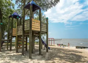 Soundfront with Gorgeous View and Private Pier! - Image 3