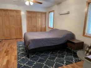 Lake living at its finest in this comfy cottage - Image 4