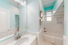 Charleston-style cottage w/ lovely decks, steps to the beach & pools - Image 4