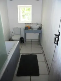 Casa rural de 2 dormitorios con carácter y espaciosa, capacidad para 4 personas con piscina dedicada - Image 3