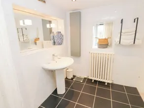 Byre Suite - Image 4