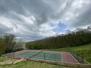 Hidden gem with hot tub  and tennis court in idyllic East Sussex  countryside . - Image 5