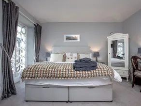 8 bedroom accommodation in Brixham - Image 5