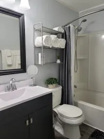 Cozy 4 Bedroom Home Away from Home - Image 3